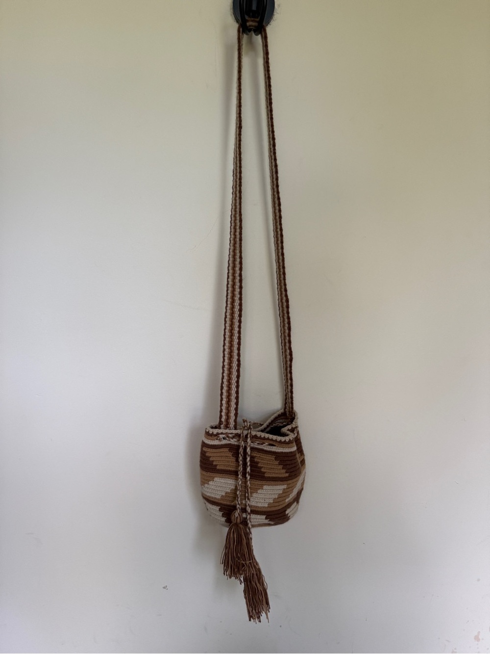 Mini Handwoven Colombia Mochilla Bucket Bag - Picture 2 of 2